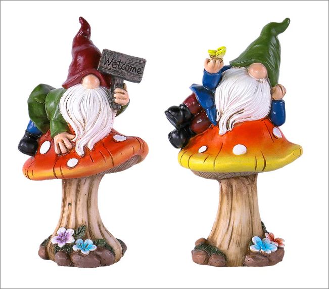 set doi pitici de gradina asezati pe o ciuperca din rasina multicolor